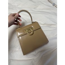 페라가모 켈리백