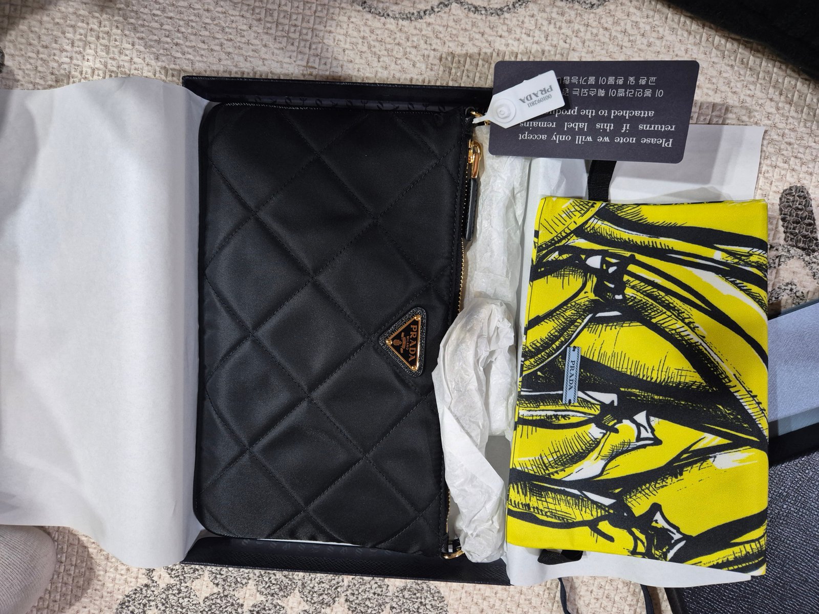 프라다 리에디션 1995 파우치