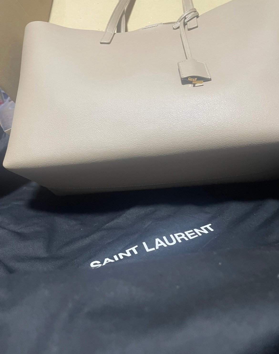 생로랑 이스트 웨스트 쇼퍼백