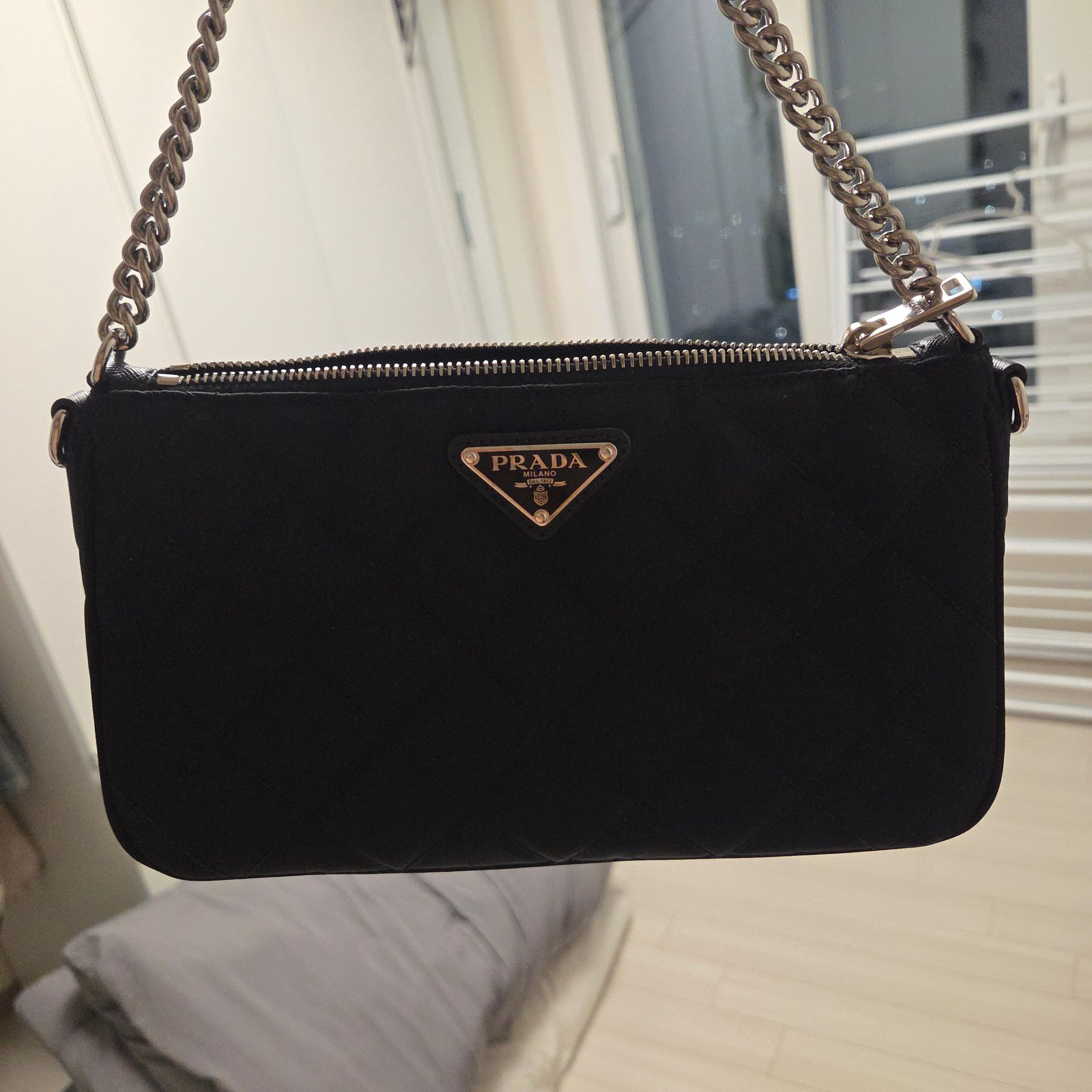 프라다 퀄팅 호보백