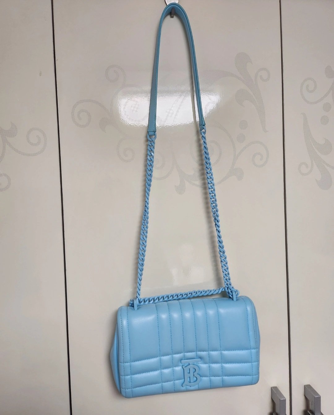 버버리 스카이블루 스몰체인백