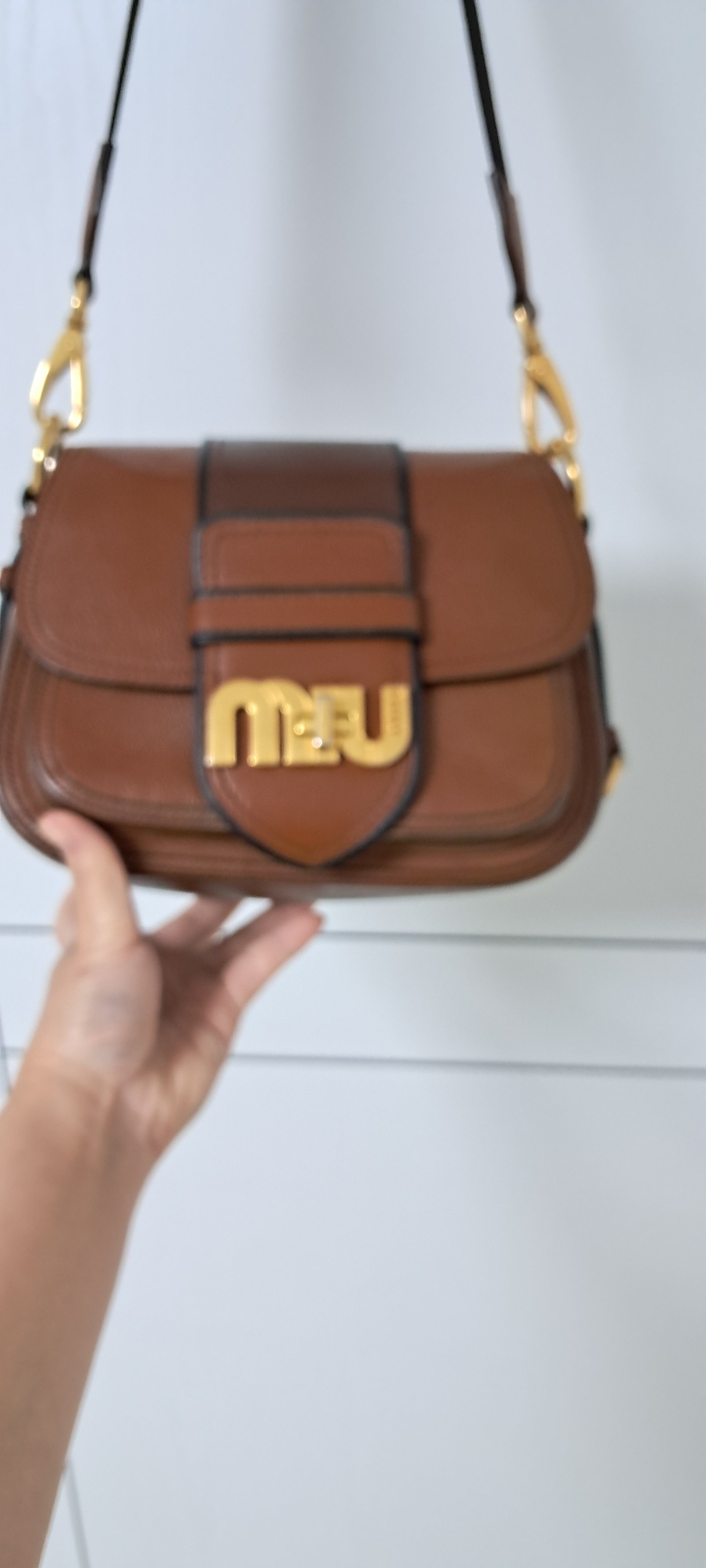 미우미우 크로스백