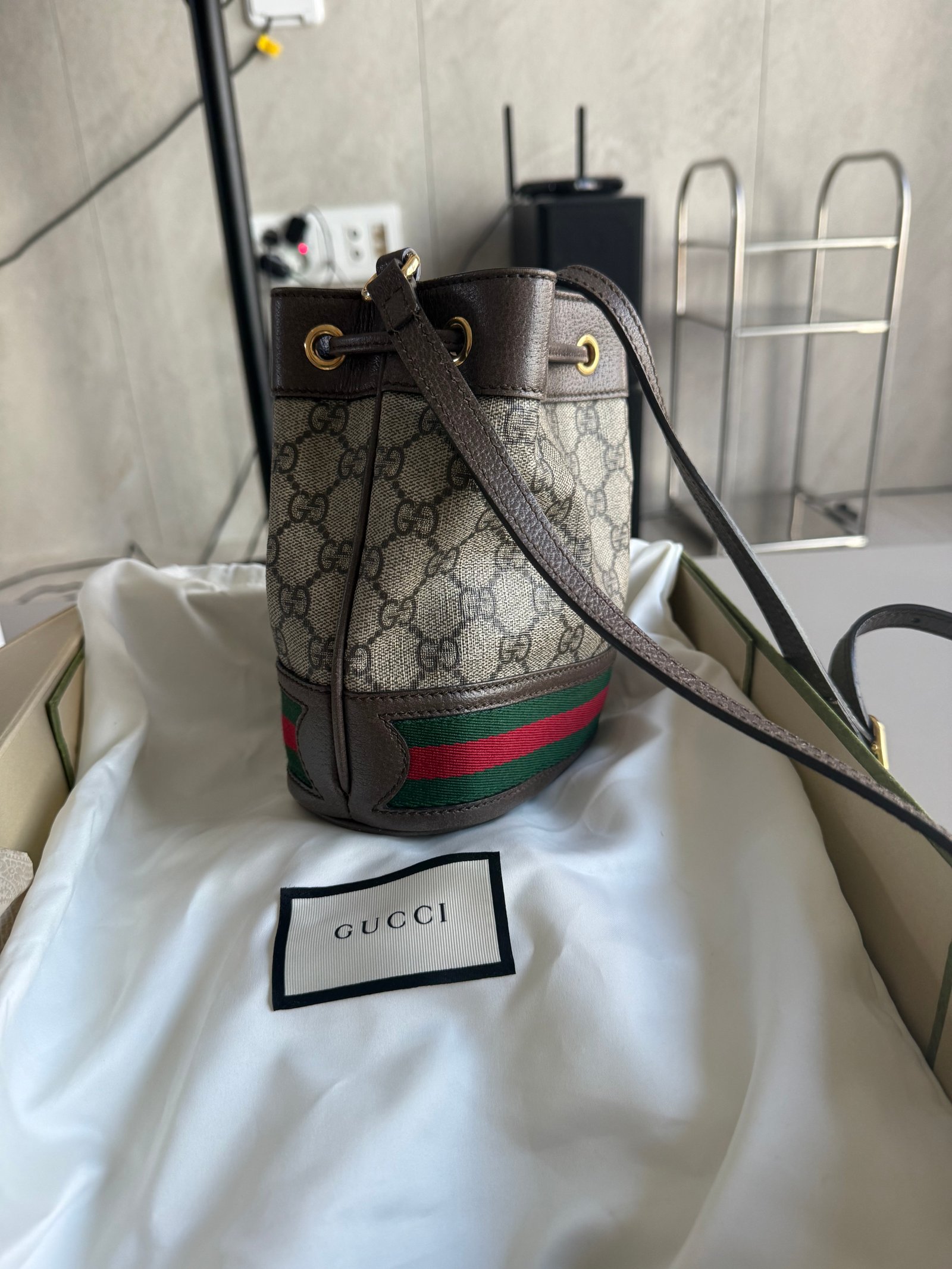 구찌 오피디아 버킷백 GG