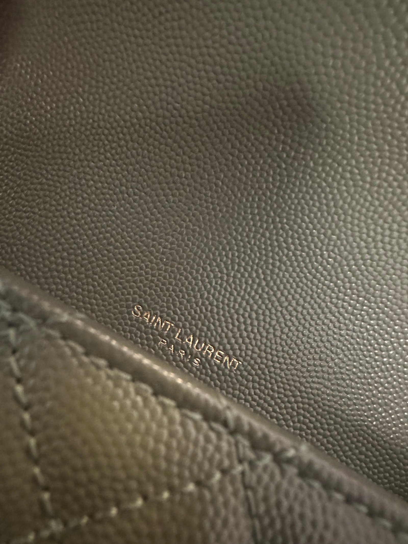 생로랑 마틀라세 스몰 크로스바디 백