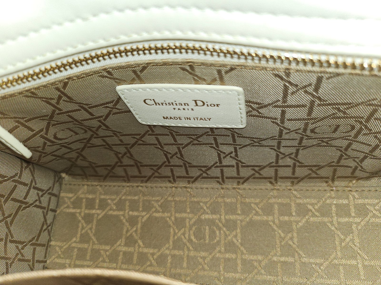 [압구정] 디올 레이디 ABC 까나쥬 화이트라떼 스몰 백 M0538ON