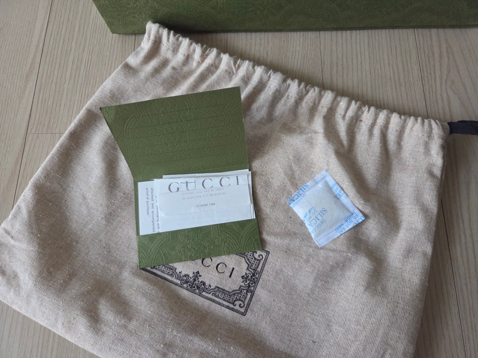 구찌 마몬트 마틀라세 카메라백 블랙