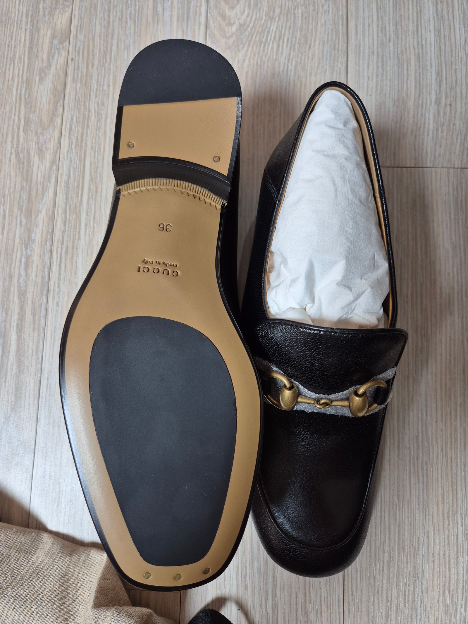 구찌 블랙 가죽 로퍼