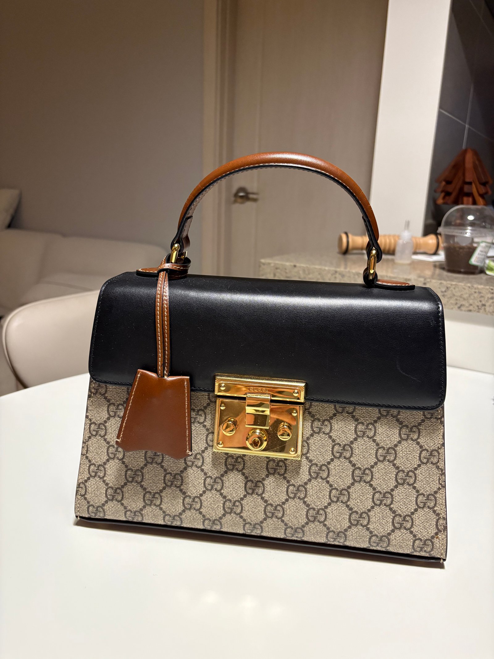 구찌 패드락 GG 스몰 탑 핸들백