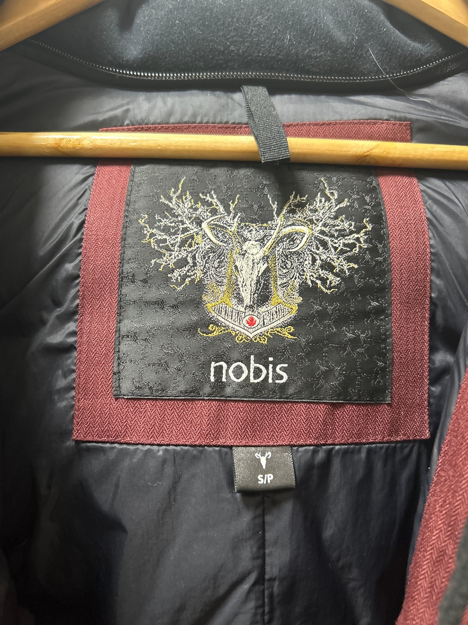 노비스 여성패딩 버건디 s